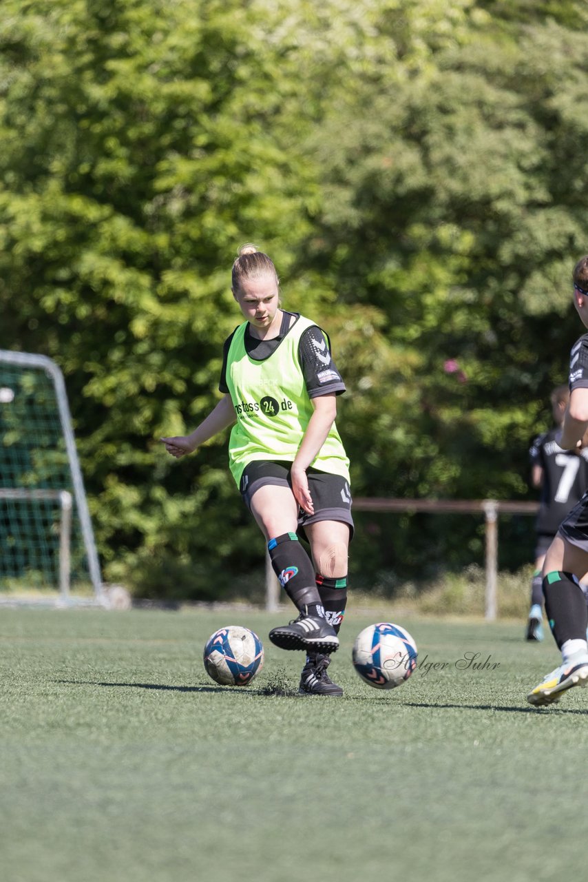 Bild 66 - wBJ SV Henstedt Ulzburg - TuS Rotenhof : Ergebnis: 12:0